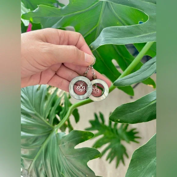 Mother of Pearl Earrings - Picture 2 of 3